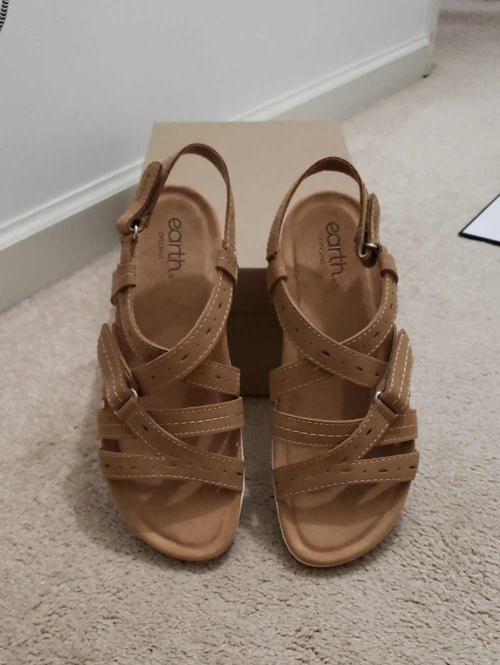 Earth Women's Samsin Strappy Flat Sandals In Tan. Size: 9.5 M - Picture 3 of 11